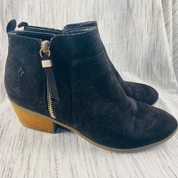 Dr. Scholl's Black Faux Suede Side Zip‎ Laser Cut Ankle Booties Size 7 - Picture 1 of 7
